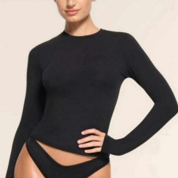 SKIMS COTTON JERSEY LONG SLEEVE T-SHIRT Top Soot Black XSmall NWT - Picture 1 of 6